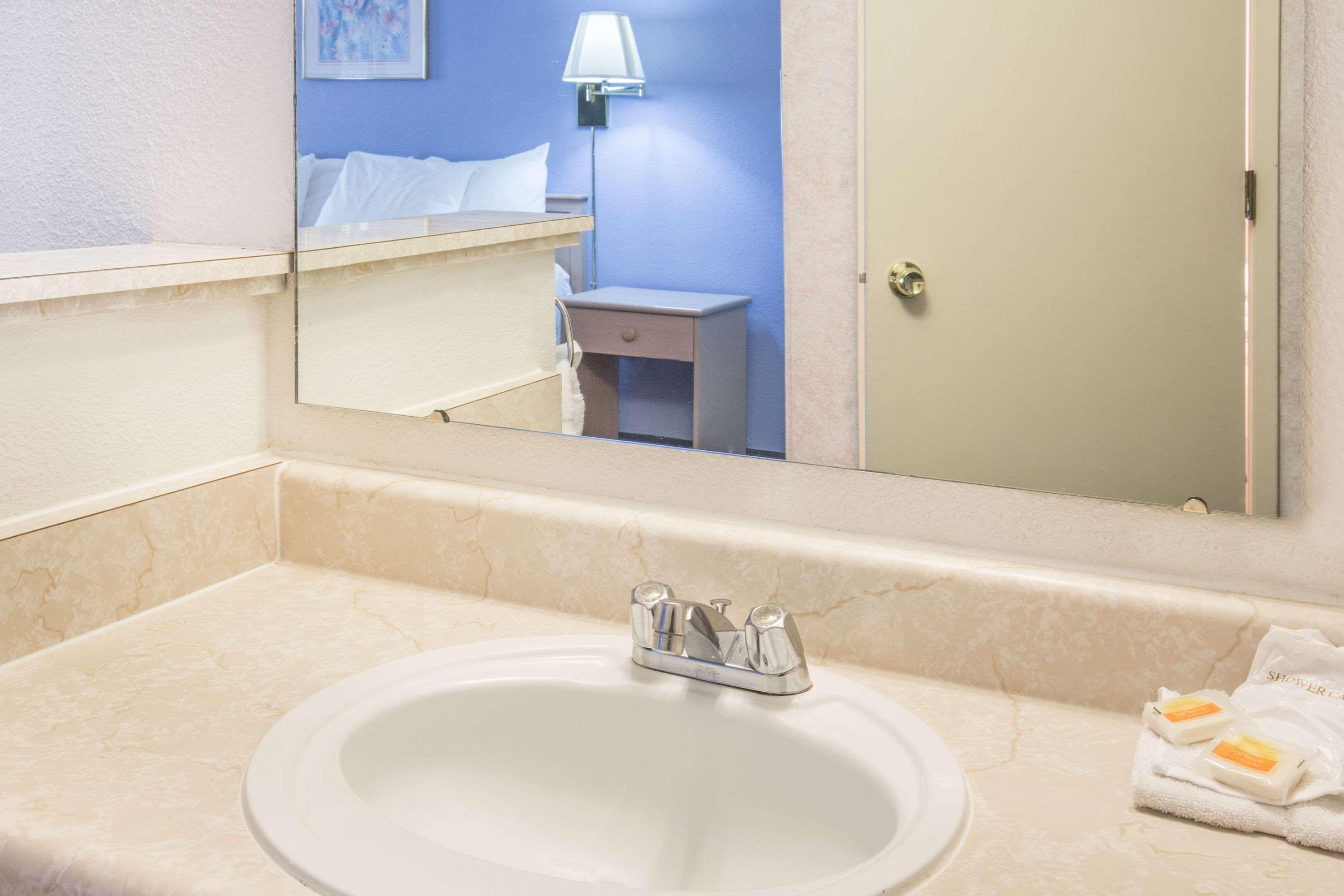 Days Inn By Wyndham Corvallis Bagian luar foto